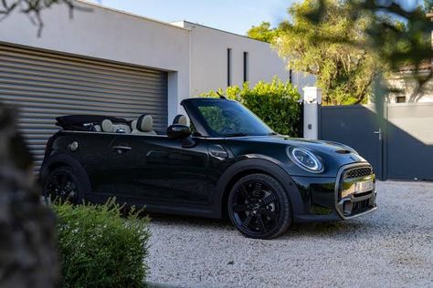 Black Mini Cooper, 20s Aesthetic, Mini Cooper Models, Cooper Car, Mini Cooper Convertible, Mini Copper, Mini Convertible, House In Nature, Car Goals