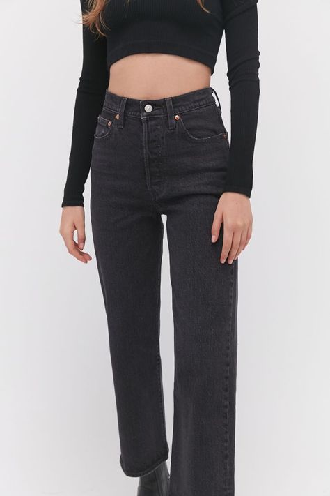 Levi's Levi’s Ribcage Straight Jean in Feelin’ Cagey Levis Ribcage Jeans Outfit, Levi Ribcage Jeans, Levis Ribcage Jeans, Cropped Jeans Outfit, Ribcage Jeans, Levis Outfit, Black Mom Jeans, Black Levis, Trendy Skirts