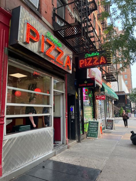 #pizza #pizzeria #newyorkslice #newyorkcity #nyc Old Pizza Shop, New York Pizza Shop, Pizza Shop Aesthetic, Pizzeria New York, Nyc Pizza, Pizza Store, Pizzeria Design, Pizza Girls, Pizza Shop