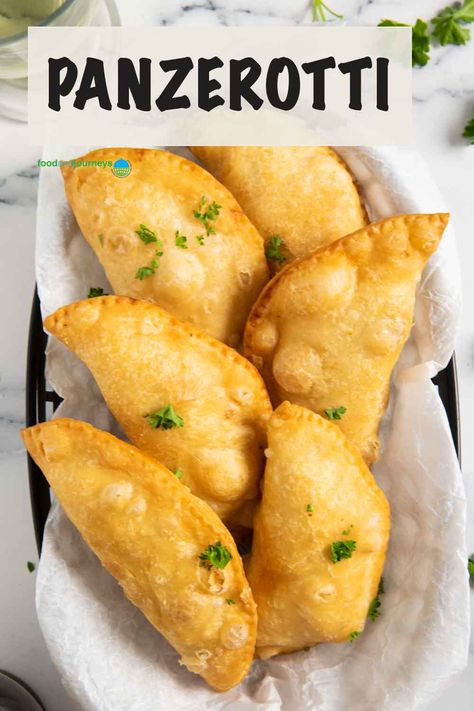 Panzerotti Recipe Baked, Italian Street Food Recipes, Panzarotti Recipe, Savory Turnovers, Panzerotti Recipe, Italian Street Food, European Dishes, Turnover Recipes, Hand Pie Recipes