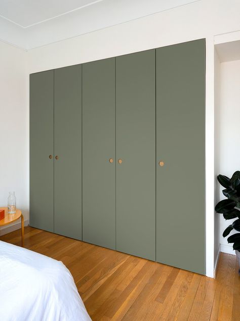 Green Cupboards Bedroom, Fitted Wardrobe Ideas, Tidy Bedroom, Fitted Wardrobe, Bedroom Ensuite, Bedroom Cupboards, Sage Green Bedroom, Fitted Wardrobes, Green Bedroom