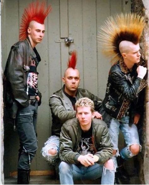 Punk Guys, Punk Mohawk, The Exploited, Punk Subculture, Cultura Punk, Punk Fashion Diy, Anarcho Punk, Estilo Punk Rock, Punk Boy