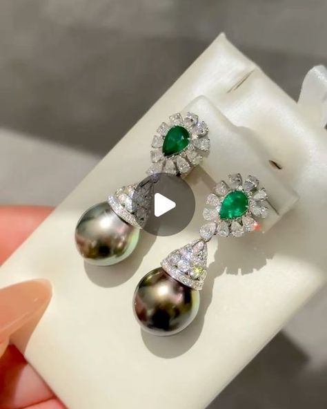 ANNIE CASE FINE JEWELRY on Instagram: "🦚Emerald and Tahitian pearl earrings 
12-13mm exceptional luster drop shape Tahitian pearls. Virtually flawless. 
18k white gold . Diamond 💎2.51ct . Emerald 1.0ct.
Dm for inquiries.
@anniecasepearl 
.
.
.
.
.
.
.
.
.
HYL240503BTE69960
#pearl#pearls#pearljewelry#pearllover#lovepearls#pearladdict#finejewelry#jewelryaddict#jewelryaddiction#anniversarygift#giftforher#birthdaygift#tahitianpearls#tahitianpearlearrings#anniecasepearl#emeraldearrings#pearlearrings" Fine Pearl Jewelry, Tahitian Pearl Earrings, Tahitian Pearls, Pearl Jewelry, Gold Diamond, Emerald, Pearl Earrings, Fine Jewelry, Birthday Gifts