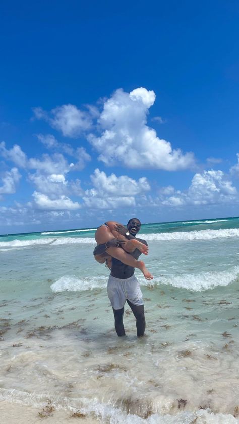 Couples Beach Pictures Black, Baecation Picture Ideas, Jamaica Couple Pictures, Black Couple Swimming, Beach Picture With Boyfriend, Black And Puerto Rican Couples, Beach Picture Couple, Baecation Pictures, Vacation Poses For Couples