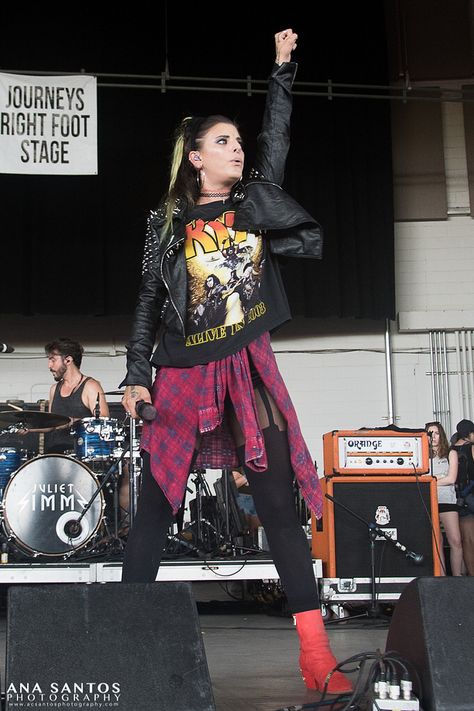 Juliet Simms on Warped Tour 2015 Juliet Simms Outfits, Juliet Simms Style, Lilith Czar, Ashley Costello, Juliet Simms, Music Freaks, Music Pics, Birthday Scrapbook, Warped Tour