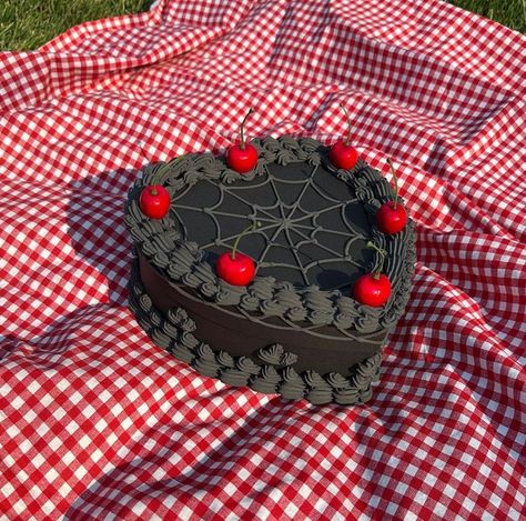 Fake Cake Diy, Goth Cake, Gothic Birthday Cakes, Goth Cakes, Gothic Cake, Vintage Birthday Cakes, Funny Birthday Cakes, Halloween Gothic, Fake Cake