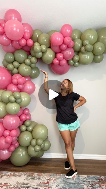 Balloon On Wall Ideas, Wall Balloon Garland Ideas, Entrance Balloon Garland, Balloon Arch Wall Backdrop, Huge Balloon Garland, Diy Garland Balloon, Balloon Arch Color Ideas, 2 Color Balloon Arch, 10ft Balloon Garland