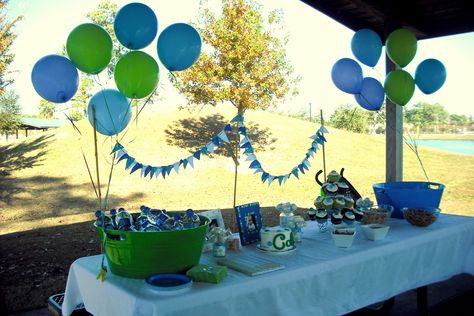 blue birthday | Cute As A Button Birthday Party. | A Reason To Get Together Outdoor Birthday Party Decorations, Outside Birthday, Outdoor Birthday Party, Effective Parenting, Birthday Party At Park, Golf Baby, Picnic Birthday Party, Bubble Birthday, Park Birthday