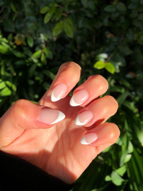 White French On Almond Nails, Almond Nails With White French Tip, Almond Nail With French Tip, Cute White French Tip Nails Almond, Cute Almond French Tips, Summer Nails French Tip White, Short Almond White French Tip Nails, Simple Cute French Tip Nails, Hoco Nails For White Dress