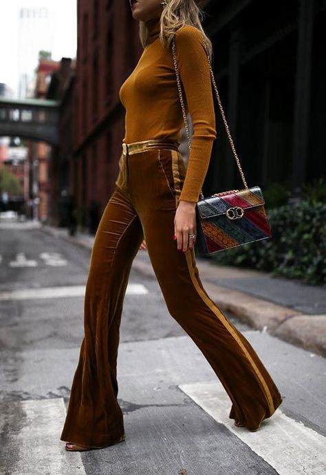 Gold Tuxedo, Striped Wide Leg Trousers, 2017 Trends, 70s Inspired Fashion, 70s Outfits, Retro Mode, Brown Pants, Velvet Fashion, Soft Grunge