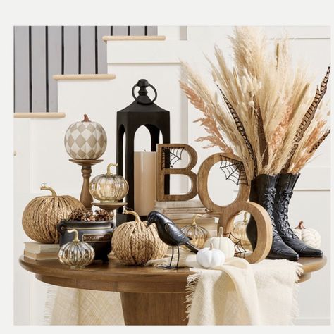 Boho Thanksgiving Decor, Fall Decor Ideas For The Home Boho, Minimalist Fall Decor, Best Halloween Decorations, Fun Diy Halloween Decorations, Ceramic Pumpkins, Primitive Halloween Decor, Vintage Fall Decor, Halloween Mesh Wreaths