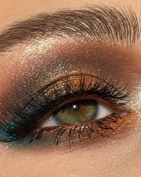 Glam Make Up Looks For Green Eyes, Eyemakeup Green Eyes, Make Up Green Eyes, Colorful Smokey Eye, Green Hazel Eyes, Green Eyes Makeup, Teal Makeup, Makeup Cantik, Eyeshadow For Green Eyes