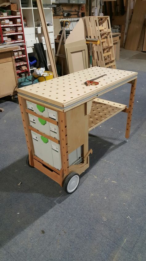 Portable Workshop, Portable Work Table, Kitchen Layout Ideas With Island, Kitchen Islands Ideas With Seating, Portable Workstation, Kitchen Island Storage, Portable Workbench, Mobile Workshop, Garage Atelier