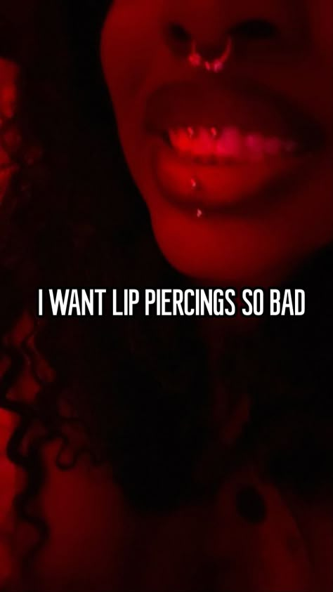 Lip Piercing Chart, Small Lip Piercing, Ashley Piercing Aesthetic, Vertical Labret Piercing Black Women, Piercing Whisper, Gold Vertical Labret, Lip Peicerings, Lip Percing, Inside Lip Piercing