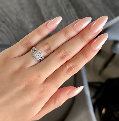 Bailey Bieber Nails, Hailey Bieber Nail, Pretty Hands, Neutral Nails, Brown Nails, Hailey Bieber, Nude Nails, Swag Nails, Nail Inspo