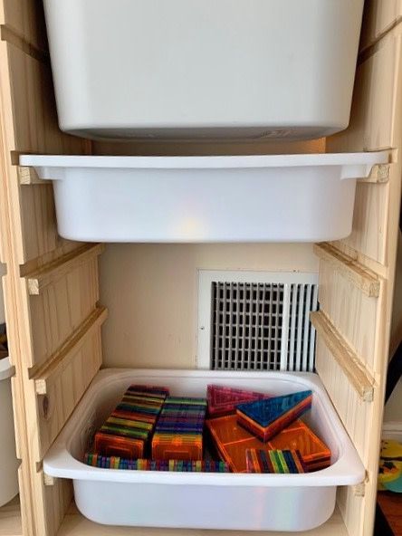 Fixed! Annoying TROFAST Falling Buckets issue solved Trofast Kitchen, Easy Dyi, Trofast Ikea, Ikea Playroom, Ikea Nursery, Ikea Trofast, Ikea Ideas, Ikea Kids, Ikea Furniture Hacks