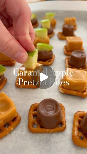 Keep It Cozy | Maddie Brasher on Instagram: "Autumn’s sweetest combo: Caramel Apple Pretzel Bites! 🍏✨ Hit save and follow for more seasonal treats and festive fun!🍂🍁
•
•
•
•
•
•
•
#fallbaking #falldelights #falltreats #fallsnacks #fallbites #cozyfallrecipies" Carmel Apple Bites With Pretzels, Fall Candy Treats, Toffee Caramel Apple Bites, Pretzel Carmel Apple Bites, Caramel Apple Appetizer, Thanksgiving Pretzel Treats, Caramel Apple Pretzel Bites, Apple Halloween Snacks, Carmel Apple Pretzel Bites