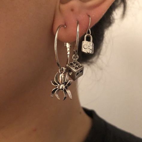 Stack Earrings, Grunge Earrings, Types Of Ear Piercings, Cool Ear Piercings, 3 Earrings, Pretty Ear Piercings, Grunge Jewelry, Earring Hoops, Edgy Jewelry