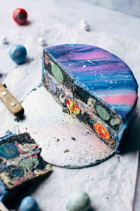 Make A Mirror, Tårta Design, White Food Coloring, Galaxy Cake, Mirror Glaze Cake, Cake Pop Molds, Idee Babyshower, Cake Video, Space Birthday Party