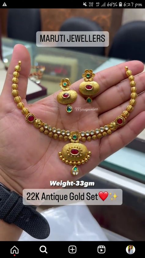 Kitty Set Gold, Gold Necklace Antique, Light Weight Gold Necklace, Plain Gold Bangles, Fashion Jewelry Necklaces Gold, Delicate Gold Jewelry, Gold Jewels Design, Choker Necklace Designs, Gold Jewellry