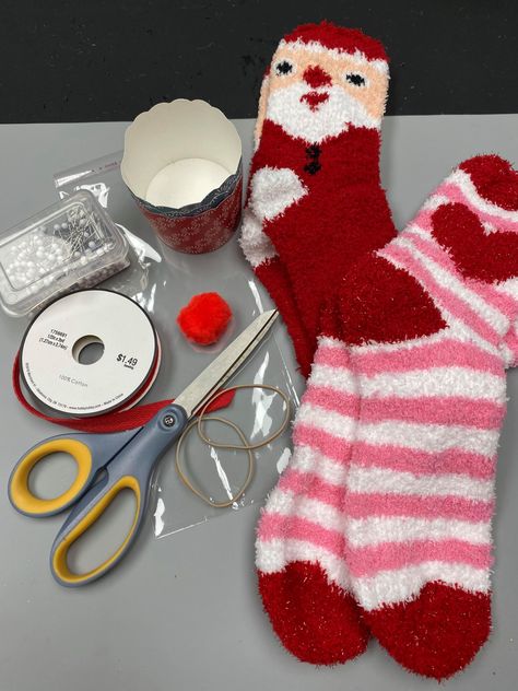 Sock Cupcakes - The Shabby Tree Fuzzy Socks Cupcake Gift, Socks In A Mug, Christmas Cupcake Socks, Sock Gifts For Christmas, Cupcake Socks How To Make, Sock Cupcakes Diy How To Make, Christmas Socks Gift Ideas, Christmas Wine Glass Candle Holder, Sock Packaging