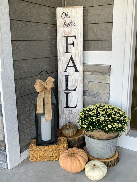 Make Your Own Fall Porch Sign - The House on Silverado Round Side Table Makeover, Autumn Accessories, Side Table Makeover, Wood Porch, Pumpkin Uses, Rustic Pumpkin, Front Porch Signs, Pumpkin Sign, Fall Front Porch