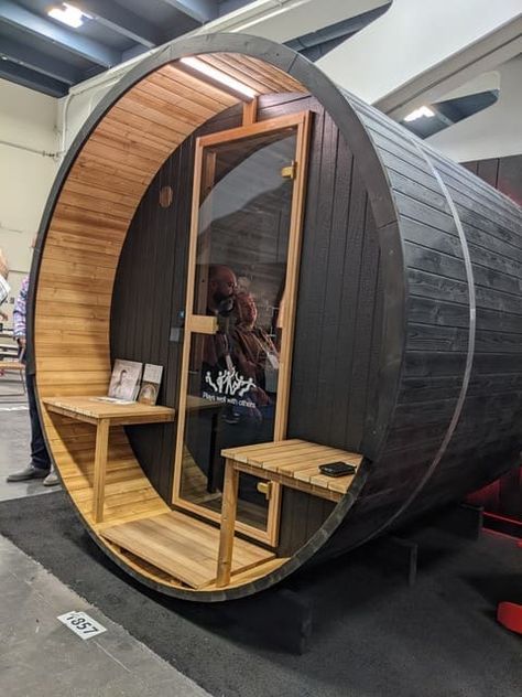 Outdoor Sauna Under Deck, Sauna Trailer Diy, Sauna Ice Bath Set Up, Diy Barrel Sauna, Barrel Sauna Backyard, Barrel Sauna Landscaping, Sauna Landscaping, Sauna Design Outdoor, Sauna Design Interior