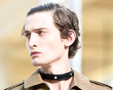 So This Happened: Men Have Discovered the Choker Trend Men Choker, Red Bandana, Androgynous Fashion, Black Choker, Kardashian Jenner, Grunge Fashion, Guys And Girls, Fashion Trend, Men Necklace