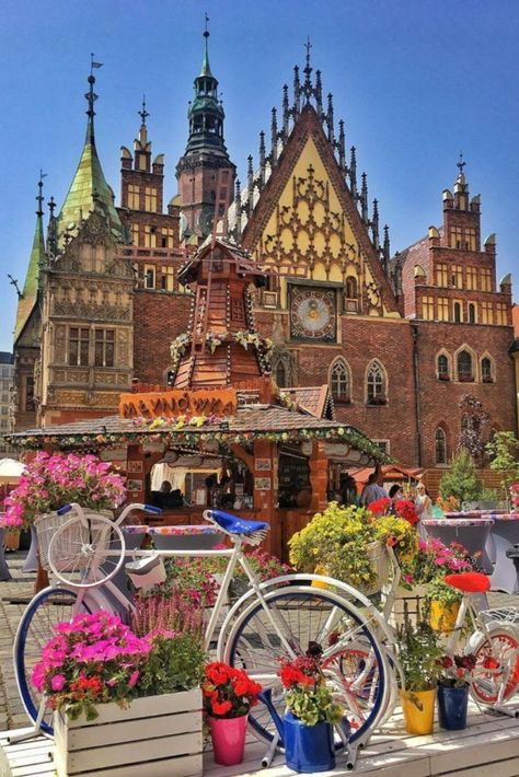 Poland Travel Beautiful Places, Wroclaw Aesthetic, Poland Aesthetics, Poland Wroclaw, Poland Summer, Poland Cities, Poland Culture, Beautiful Poland, Poland Country