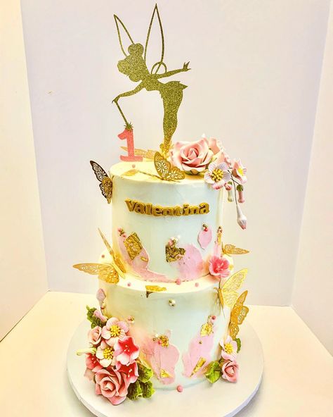 Tinkerbell Cake Design, Bell Birthday Cake, Bolo Tinker Bell, Tinker Bell Cake, Tinkerbell Birthday Cakes, Tinkerbell Party Theme, Fairy Birthday Cake, Tinkerbell Birthday, Tinkerbell Cake