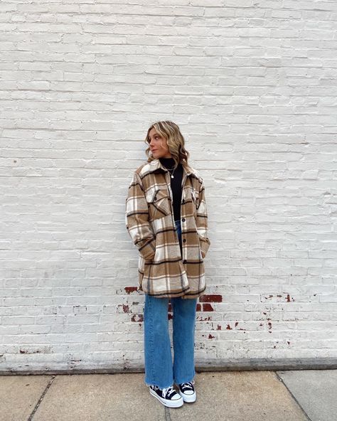 Plaid Teddy Jacket Outfit, Plaid Sherpa Jacket Outfit, Oversized Plaid Jacket Outfit, Teddy Jacket Outfit, Sherpa Jacket Outfit, Plaid Jacket Outfit, Plaid Winter Jacket, Converse Jacket, Winter Jacket Outfits