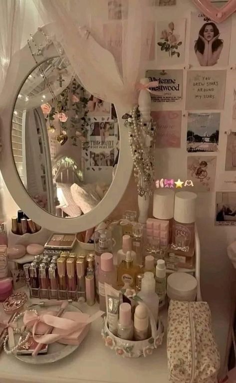 Coauette Aesthetic, Coquette Lifestyle Aesthetic, Coquet Room, Aesthetic Bedroom Coquette, Room Decor Ideas Coquette, Coquette Room Inspo Aesthetic, Room Ideas Aesthetic Coquette, Coquette Room Aesthetic Ideas, Cute Girly Room Ideas