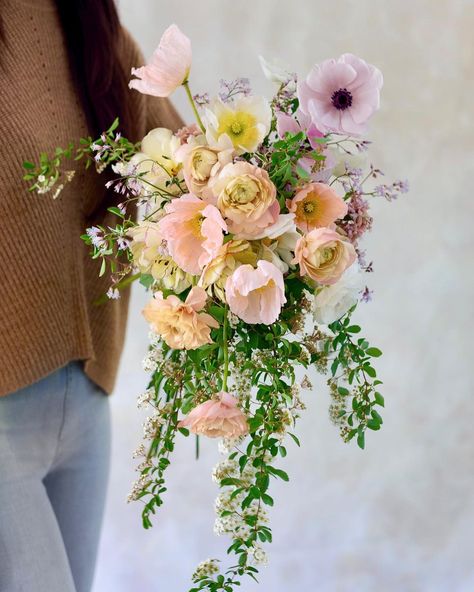 Hand-tied cascading bouquet with ranunculus, tulips, poppies, anemones and spireas. I used both the spiral and non-spiral methods, and I will share some tips in my next post😊 Cascading bouquet, Floral education . . . . . #floraleducation #floralbouquet #floralbouquets #flowerbouquets #weddingbouquets #weddingbouquetideas #cascadingbouquet #bouquetmaking #sustainablefloristrytechniques #sustainablefloristry #cascadebouquet #キャスケードブーケ #ウェディングブーケ Bouquet With Ranunculus, Floristry Techniques, Trailing Bouquet, Bouquet Recipe, Cascading Bouquet, Cascading Wedding Bouquets, Spring Wedding Bouquet, Cascade Bouquet, Ranunculus