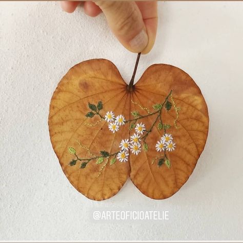 Leaf Experiment, Dry Leaf Art, Contemporary Botanical Art, Fondant Flower Tutorial, Love Com, Plant Crafts, Embroidery Leaf, Name Crafts, Embroidered Leaves