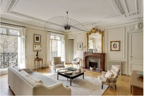 Paris Apartment Kitchen, Parisian Apartment Aesthetic, Parisian Style Apartment, Parisian Dining Room, Parisian Modern, Parisian Interior Design, Parisian Kitchen, Apartment Paris, Paris Kitchen