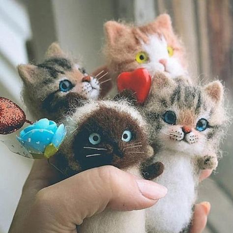 Diy Laine, Diy Wool Felt, Felted Cat, Needle Felted Cat, Diy Wool, Wool Needle Felting, Felt Gifts, Toys Diy, Music Toys