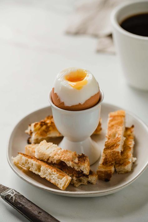 Soft Boiled Egg Aesthetic, Boiled Eggs Aesthetic, Breakfast Under 200 Calories, Boiled Egg Breakfast, 200 Calorie Breakfast, Eggs Photography, Hard Boiled Eggs Easy Peel, Brunch Bites, Polymer Food