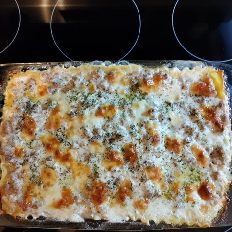 White Lasagna Recipe Sausage, White Lasagna Sausage, Italian Sausage Alfredo Lasagna, White Sausage Lasagna, White Lasagna With Italian Sausage, White Sauce Lasagna Recipe Beef, White Lasagna With Sausage, Sausage Alfredo Lasagna, Easy White Lasagna Recipe