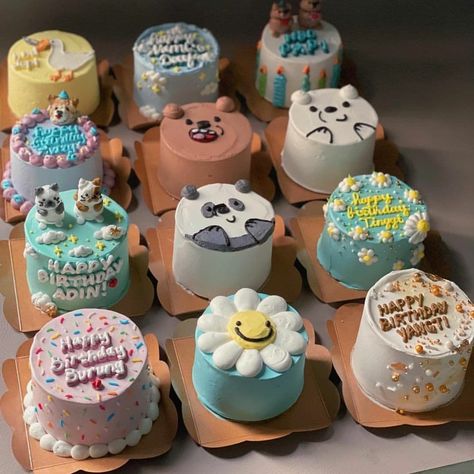 Bento Box Cake, Lunchbox Cake, Small Birthday Cakes, Food Decorating, Mini Torte, Tiny Cakes, Bento Ideas, Funny Birthday Cakes, Simple Cake Designs