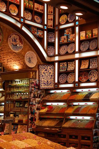 Indian Spice Bazaar Spice Market Aesthetic, Spices Market, Bazaar Istanbul, Travel Honeymoon, Spice Market, Indian Market, Spice Shop, Outdoor Market, Art Food