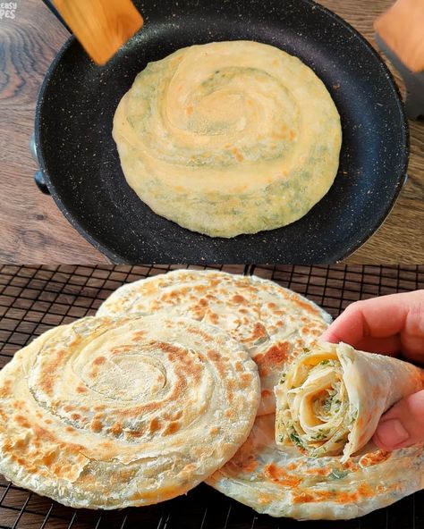 Cheese Bread Baked in a Frying Pan - Greenku Recipes Flatbread Cheese Bread, Quickbreads Savory, Fry Bread Pizza, Best Healthy Bread Recipe, Cheesy Herb Bread, No-oven Stovetop Bread Recipe, Bread Recipes From Around The World, No Oven Bread Recipes, Easy Breakfast With Bread