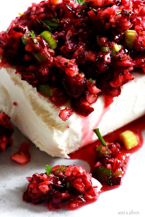 Fresh Cranberry Salsa, Cranberry Cream Cheese Dip, Cream Cheese Spread Recipes, Cheese Spread Recipes, Cream Cheese Appetizer, Cranberry Salsa, Fresh Cranberry, Cream Cheese Spread, Cranberry Cream Cheese