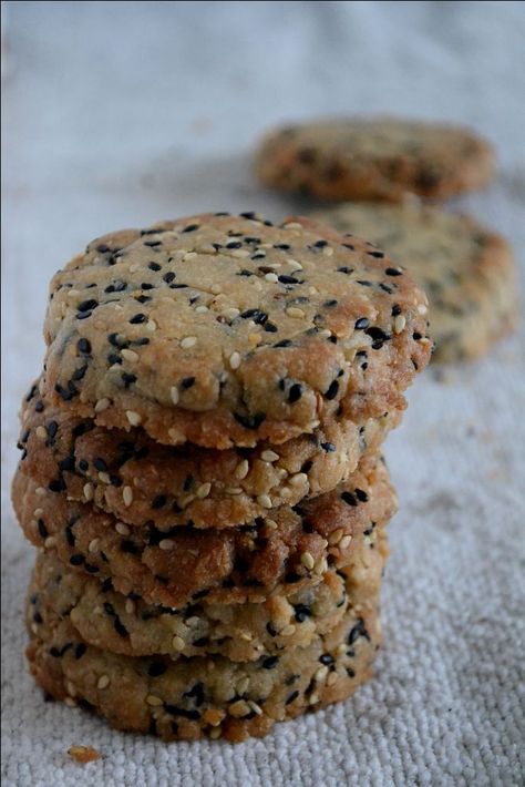 Sesame Dessert, Popeyes Spicy Chicken Recipe, Asian Cookies, Oat Crackers, Healthy Biscuits, Egg Free Baking, Japanese Cookies, Eggless Cookies, Sesame Cookies