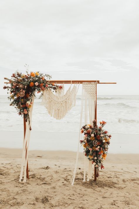 Macrame Arbor Wedding, Beach Wedding Arch Ideas Diy, Bohemian Wedding Beach, Boho Beach Wedding Arch, Wedding Macrame Decor, Wedding Arch With Macrame, Simple Beach Wedding Decor, Beach Alter, Autumn Beach Wedding