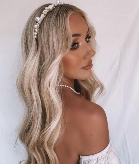 Easy Wedding Headband Downdo Pearl Headband Hairstyles, Straight Wedding Hair, Loose Chignon, Low Bun Hairstyles, Hair Adviser, Wedding Hairstyles Bride, Creamy Blonde, Simple Wedding Hairstyles, Breathtaking Wedding