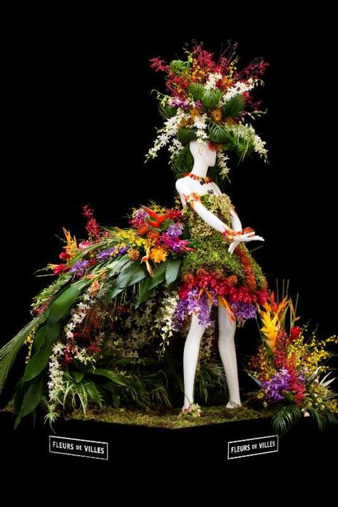 Fashion Christmas Tree, Botanical Fashion, Flower Factory, Mannequin Art, Fancy Flowers, Floral Headpiece, Chelsea Flower, Retail Stores, Floral Fashion