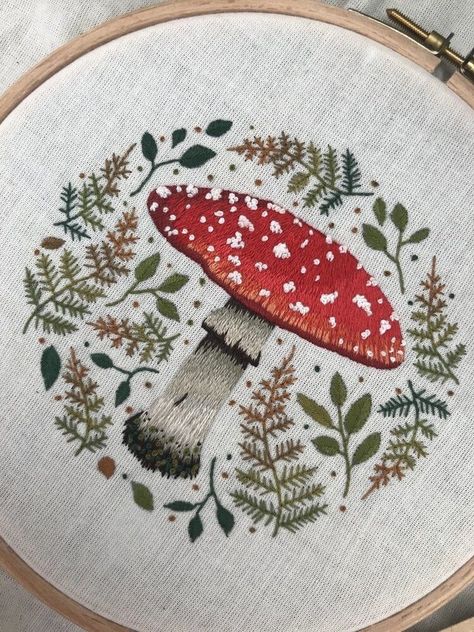 Embroidery Toadstool, Mushroom Dresses, Thread Painting Embroidery, Cottagecore Embroidery, Cute Embroidery Patterns, Mushroom Embroidery, Fly Agaric Mushroom, Motifs Textiles, Fly Agaric