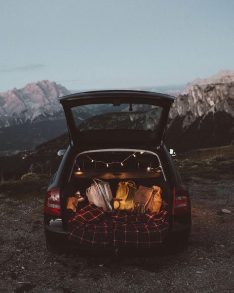 Camping Sauvage, Dream Dates, Cute Date Ideas, Camping Aesthetic, Fun Sleepover Ideas, Kid Friendly Travel Destinations, Car Aesthetic, Drive In Movie, Kid Friendly Trips