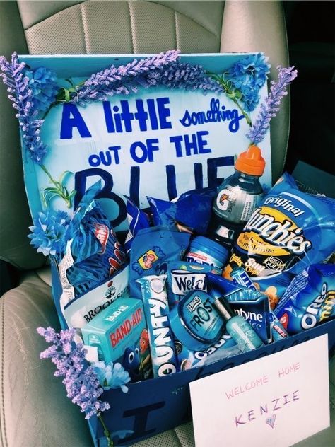 Something Out Of The Blue, Blue Gift Basket, Diy Gifts For Christmas, Diy Best Friend Gifts, Bff Birthday Gift, Bff Birthday, Themed Gift Baskets, Creative Gifts For Boyfriend