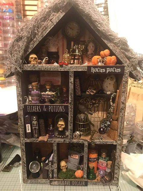 Shadowbox Ideas, Mini Cabinet, Halloween Diorama, Haunted House Diy, Halloween Shadow Box, Dollhouse Halloween, Halloween Apothecary, Haunted House Decorations, Box House